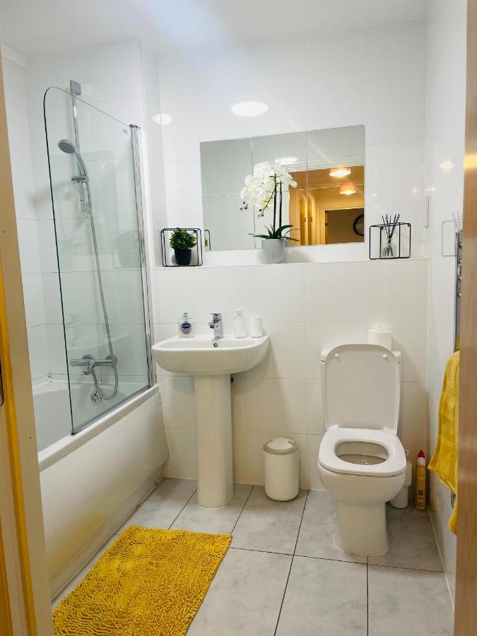 #0509 Two Bedroom Serviced Apartment- Free Parking ดาร์บี ภายนอก รูปภาพ