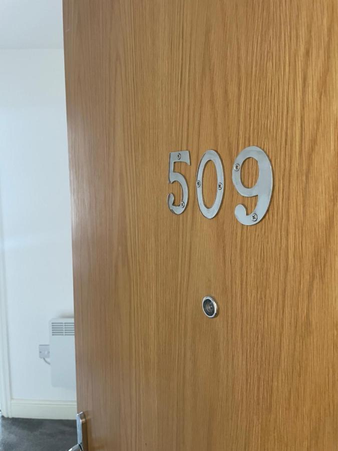 #0509 Two Bedroom Serviced Apartment- Free Parking ดาร์บี ภายนอก รูปภาพ